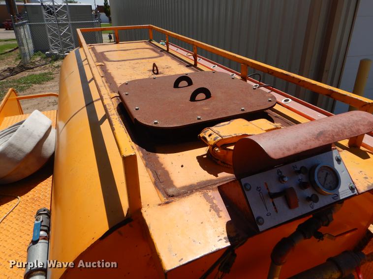 image for item FT9510 1985 Ford F600 fire truck