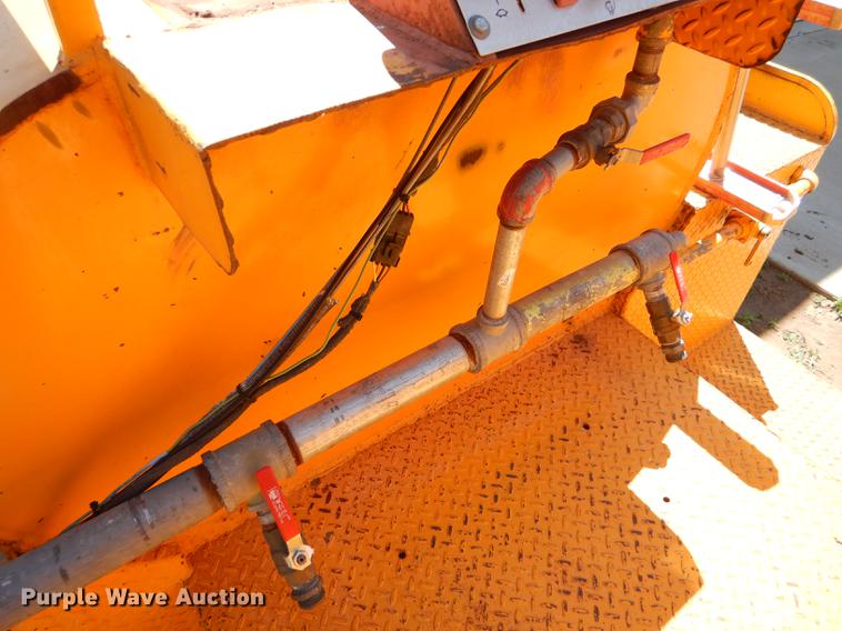 image for item FT9510 1985 Ford F600 fire truck