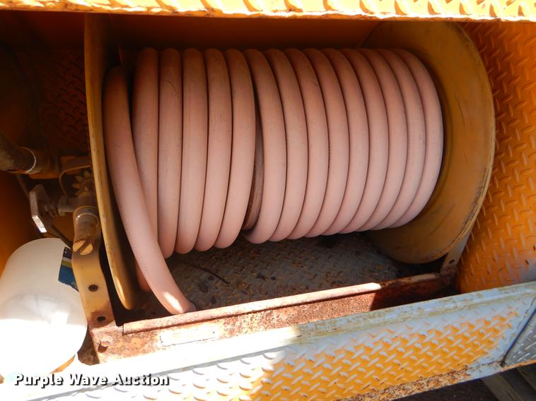 image for item FT9510 1985 Ford F600 fire truck