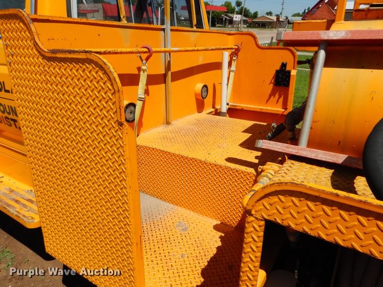 image for item FT9510 1985 Ford F600 fire truck