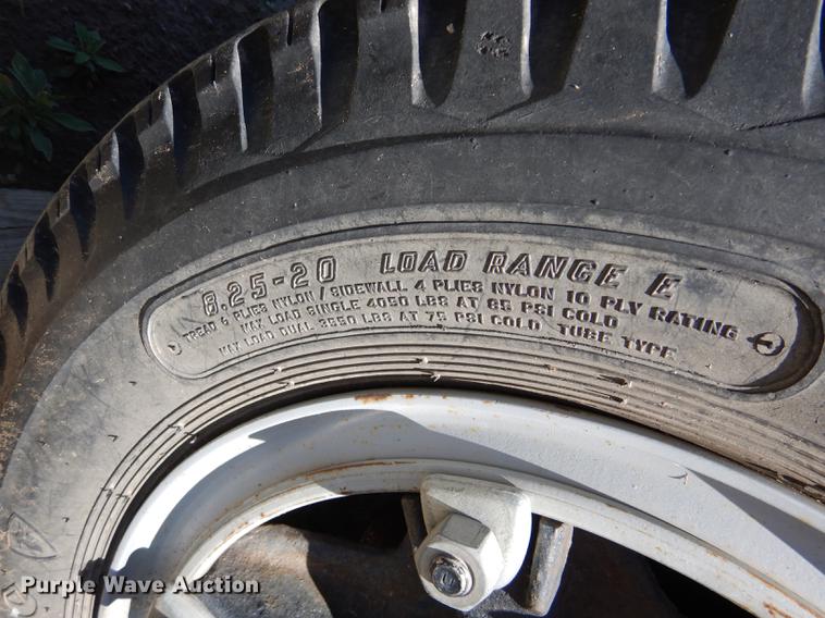 image for item FT9510 1985 Ford F600 fire truck