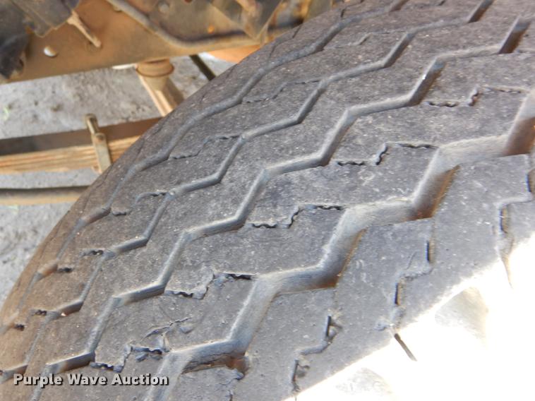 image for item FT9510 1985 Ford F600 fire truck