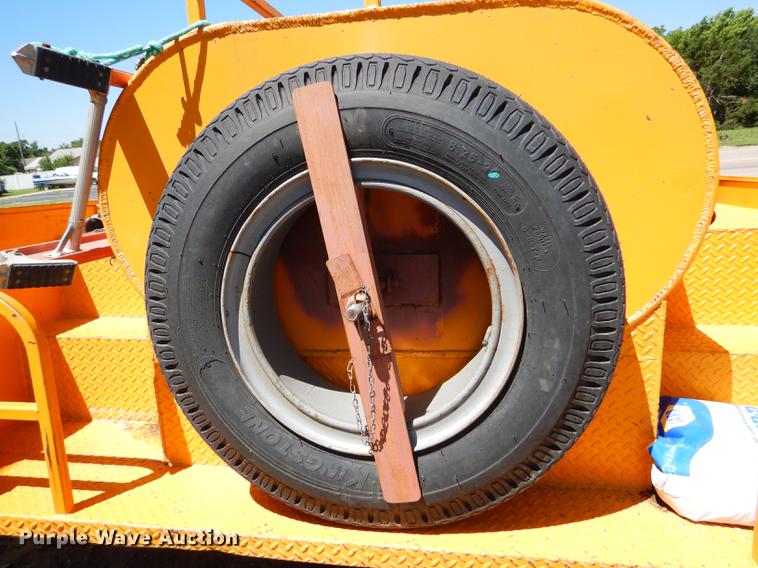 image for item FT9510 1985 Ford F600 fire truck