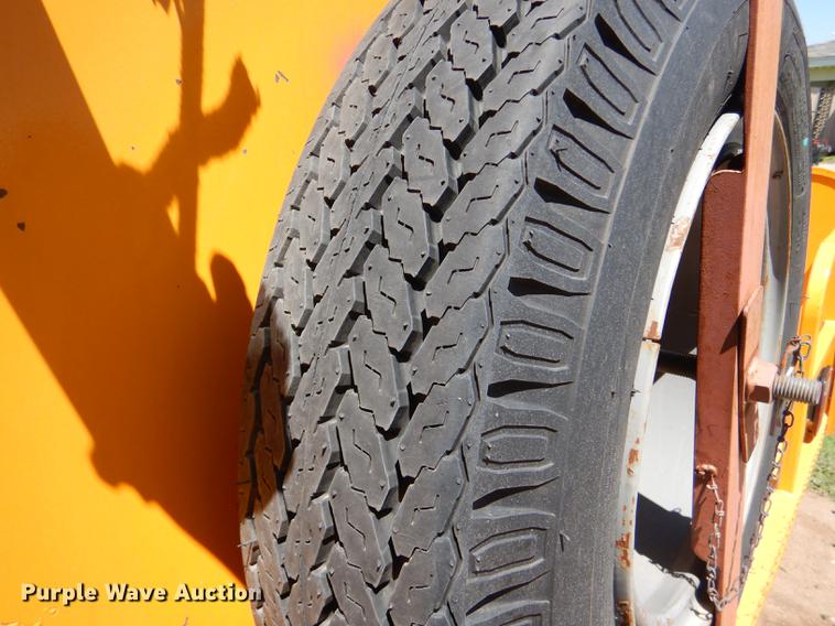 image for item FT9510 1985 Ford F600 fire truck