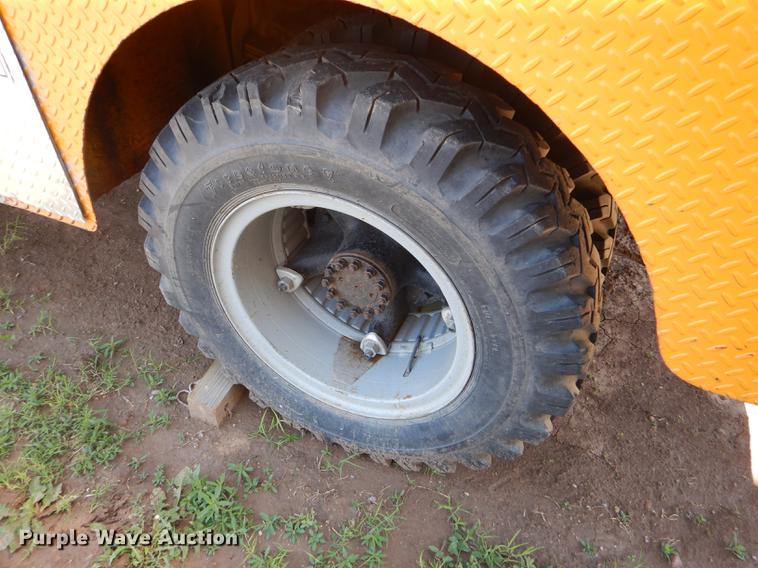 image for item FT9510 1985 Ford F600 fire truck