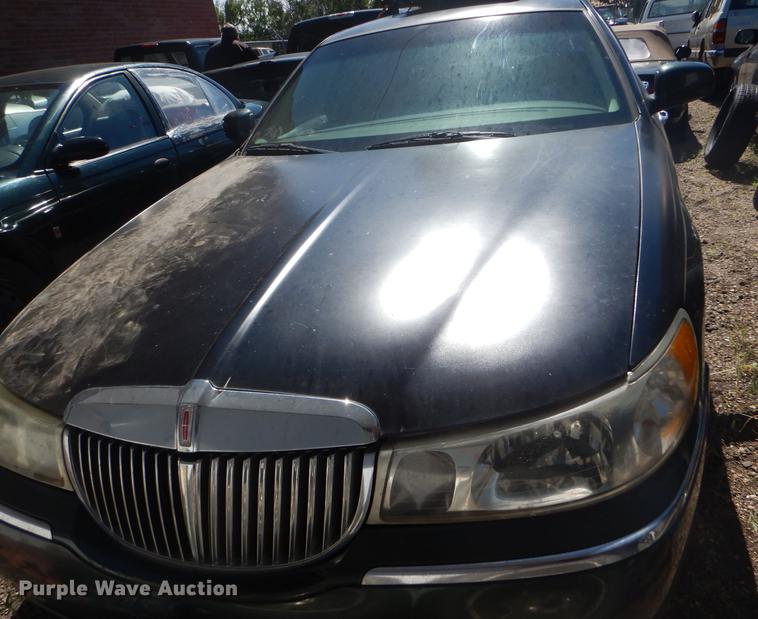 image for item FT9542 1999 Lincoln Town Car Executive