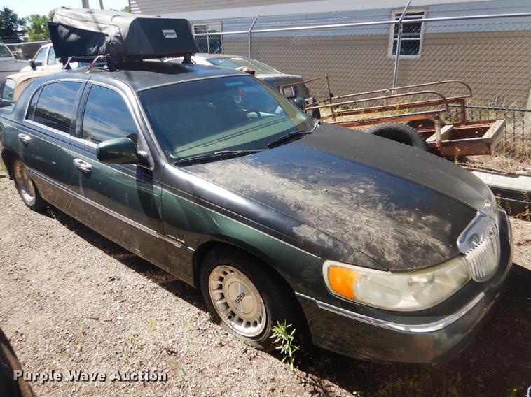 image for item FT9542 1999 Lincoln Town Car Executive
