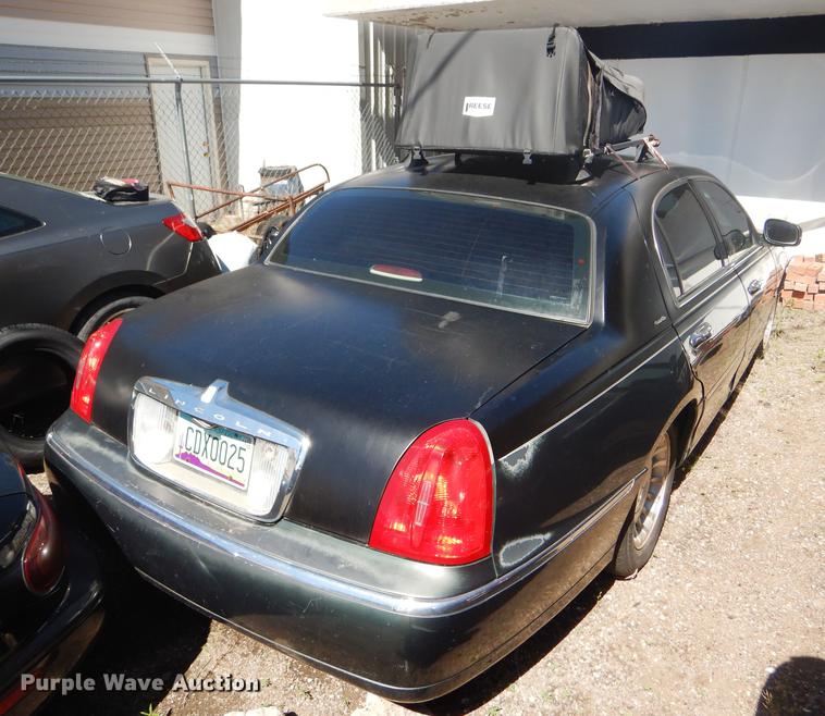 image for item FT9542 1999 Lincoln Town Car Executive