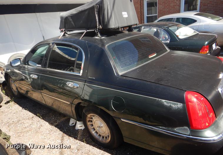 image for item FT9542 1999 Lincoln Town Car Executive