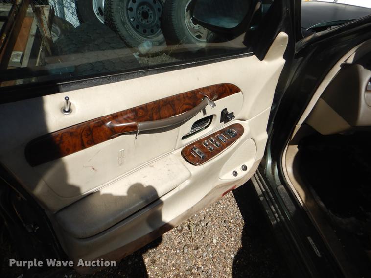 image for item FT9542 1999 Lincoln Town Car Executive