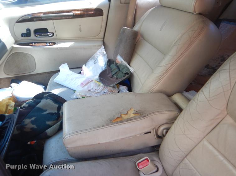 image for item FT9542 1999 Lincoln Town Car Executive