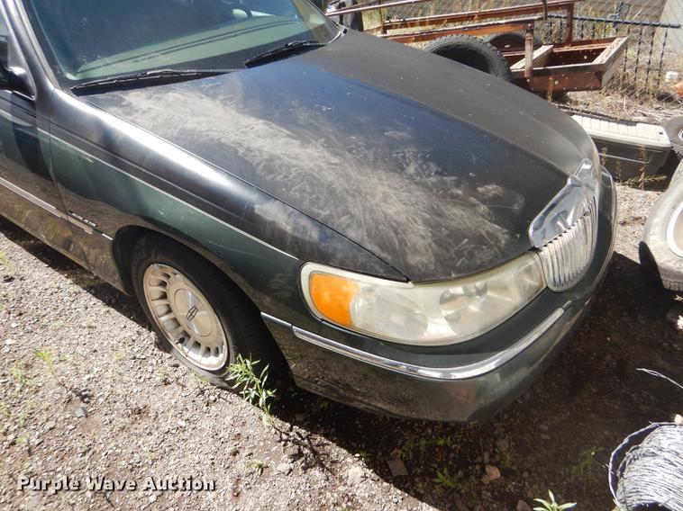 image for item FT9542 1999 Lincoln Town Car Executive
