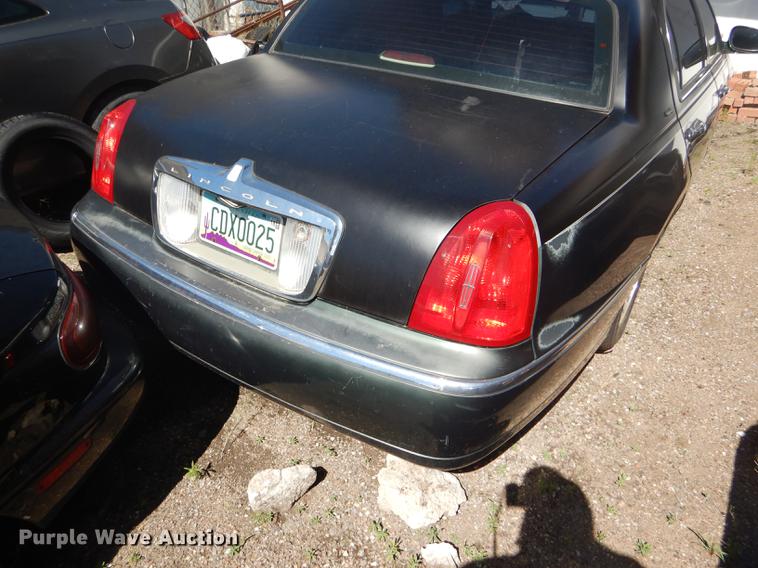 image for item FT9542 1999 Lincoln Town Car Executive