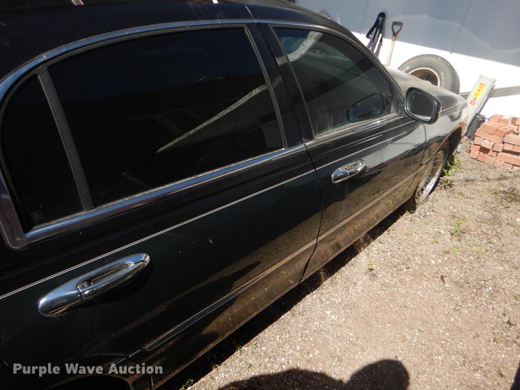 image for item FT9542 1999 Lincoln Town Car Executive