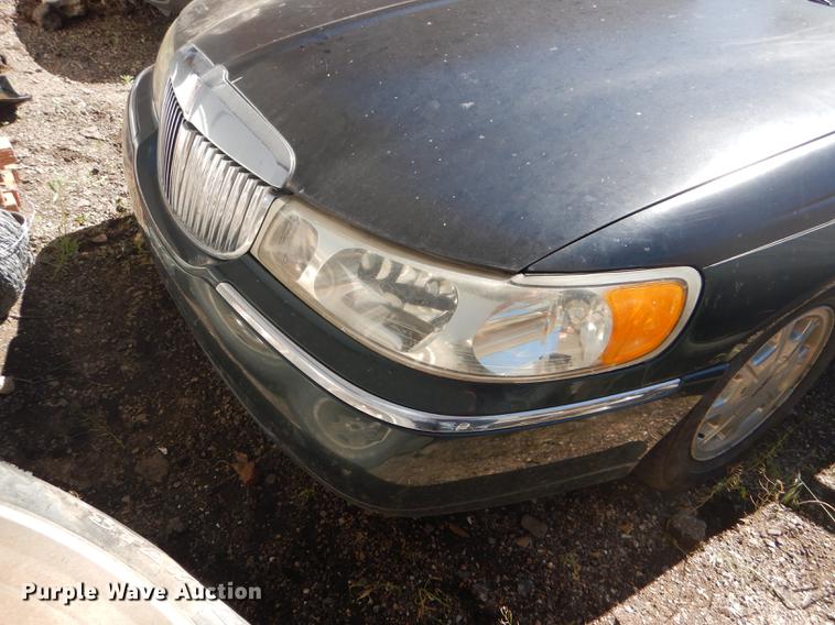 image for item FT9542 1999 Lincoln Town Car Executive