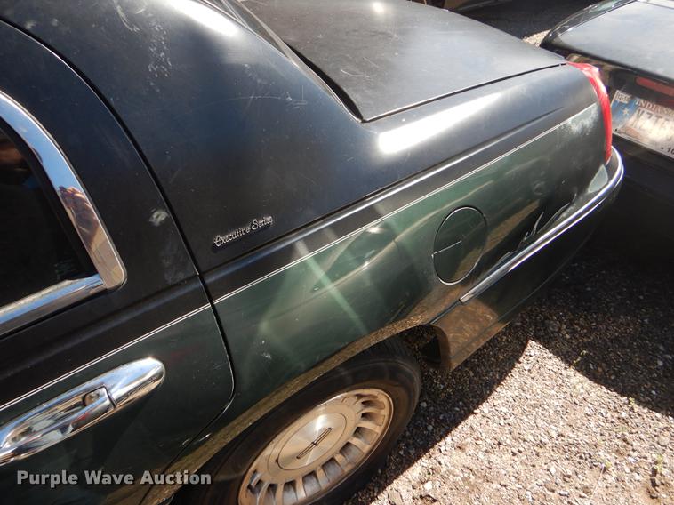 image for item FT9542 1999 Lincoln Town Car Executive