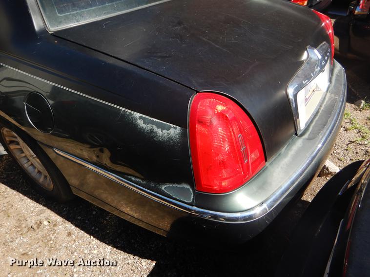 image for item FT9542 1999 Lincoln Town Car Executive