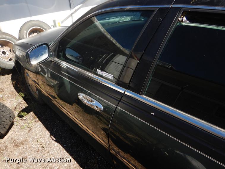 image for item FT9542 1999 Lincoln Town Car Executive