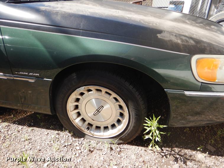 image for item FT9542 1999 Lincoln Town Car Executive