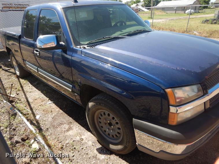 image for item FT9547 2004 Chevrolet Silverado 1500 Ext. Cab pickup truck