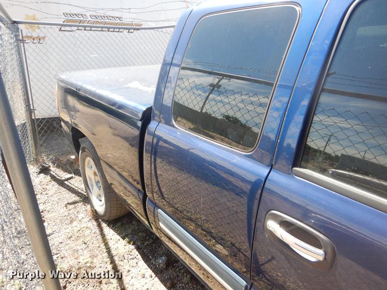 image for item FT9547 2004 Chevrolet Silverado 1500 Ext. Cab pickup truck