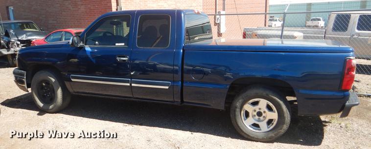 image for item FT9547 2004 Chevrolet Silverado 1500 Ext. Cab pickup truck