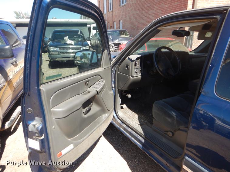 image for item FT9547 2004 Chevrolet Silverado 1500 Ext. Cab pickup truck