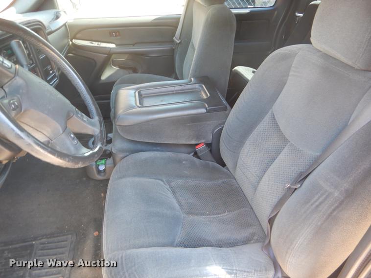 image for item FT9547 2004 Chevrolet Silverado 1500 Ext. Cab pickup truck