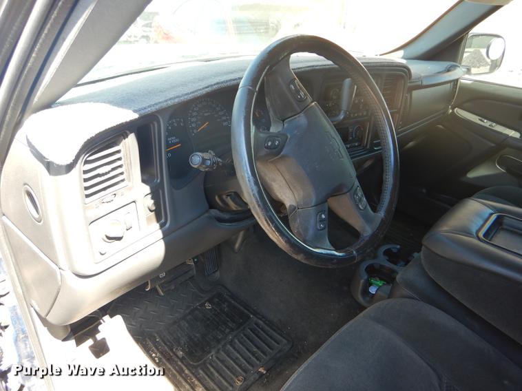 image for item FT9547 2004 Chevrolet Silverado 1500 Ext. Cab pickup truck