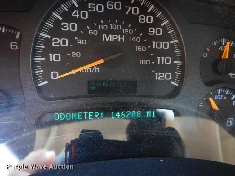 image for item FT9547 2004 Chevrolet Silverado 1500 Ext. Cab pickup truck