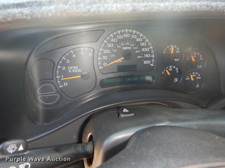 image for item FT9547 2004 Chevrolet Silverado 1500 Ext. Cab pickup truck