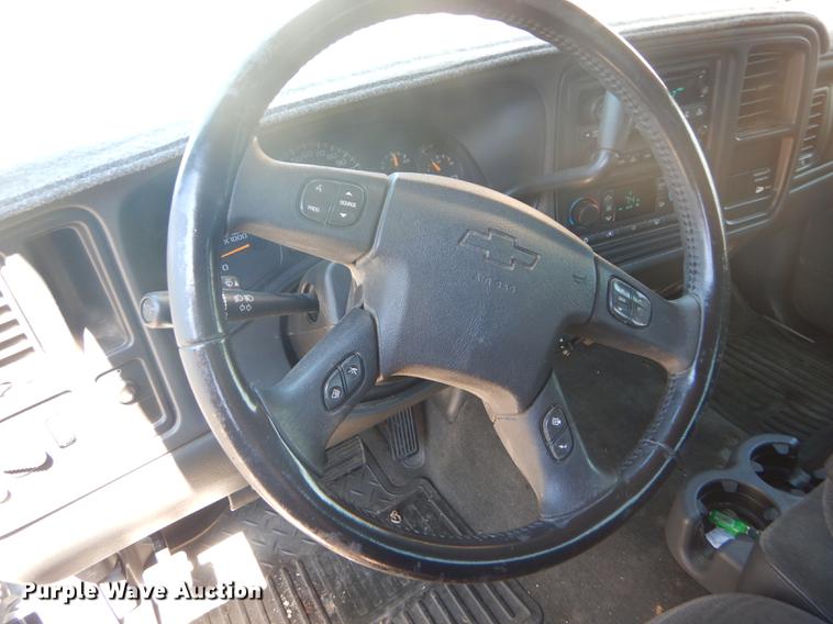 image for item FT9547 2004 Chevrolet Silverado 1500 Ext. Cab pickup truck