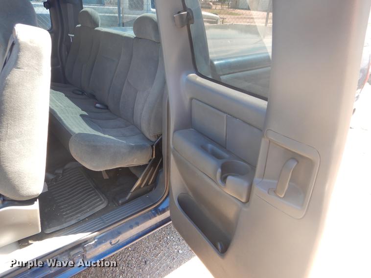 image for item FT9547 2004 Chevrolet Silverado 1500 Ext. Cab pickup truck