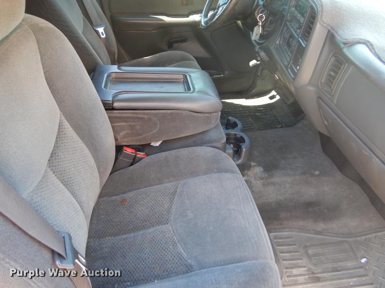 image for item FT9547 2004 Chevrolet Silverado 1500 Ext. Cab pickup truck