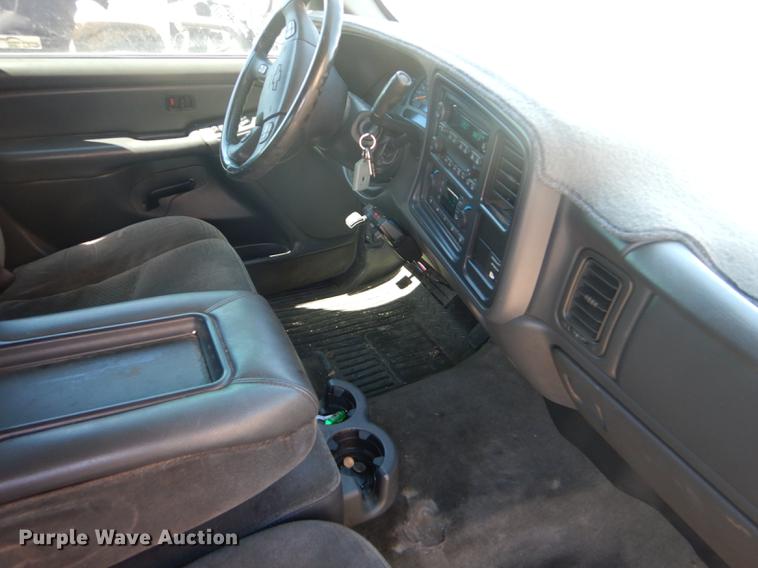 image for item FT9547 2004 Chevrolet Silverado 1500 Ext. Cab pickup truck