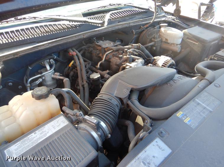 image for item FT9547 2004 Chevrolet Silverado 1500 Ext. Cab pickup truck