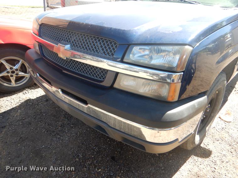 image for item FT9547 2004 Chevrolet Silverado 1500 Ext. Cab pickup truck