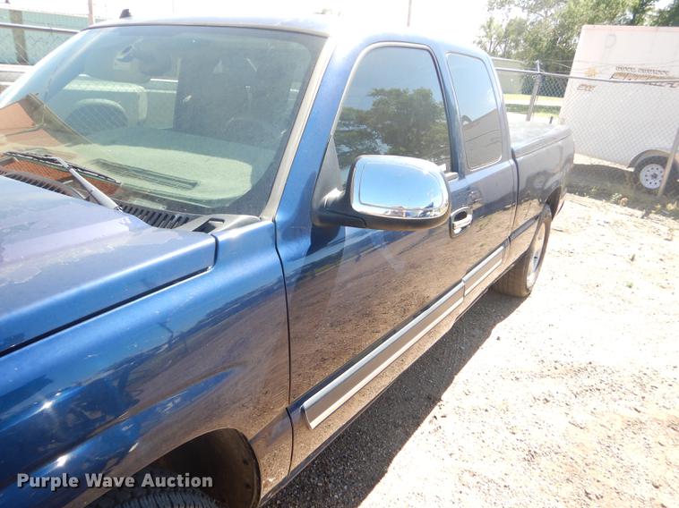 image for item FT9547 2004 Chevrolet Silverado 1500 Ext. Cab pickup truck