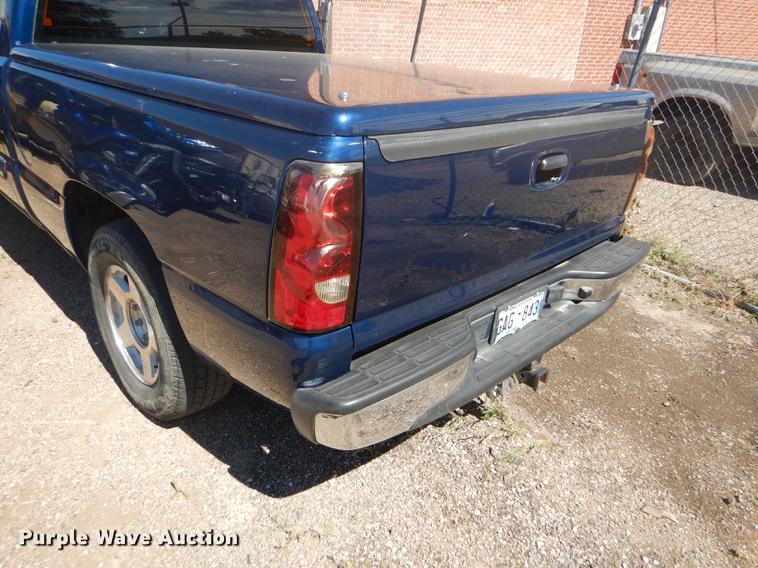 image for item FT9547 2004 Chevrolet Silverado 1500 Ext. Cab pickup truck
