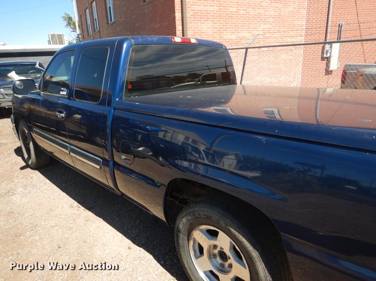 image for item FT9547 2004 Chevrolet Silverado 1500 Ext. Cab pickup truck
