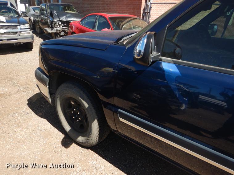 image for item FT9547 2004 Chevrolet Silverado 1500 Ext. Cab pickup truck