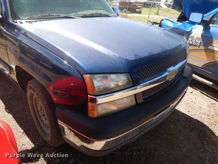 image for item FT9547 2004 Chevrolet Silverado 1500 Ext. Cab pickup truck