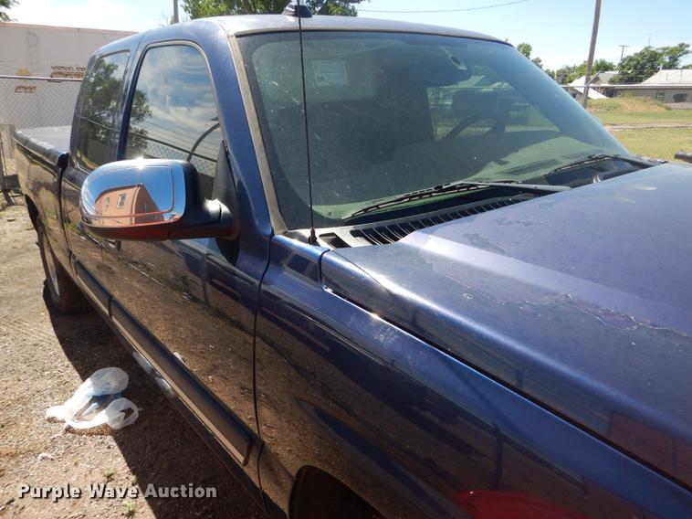 image for item FT9547 2004 Chevrolet Silverado 1500 Ext. Cab pickup truck