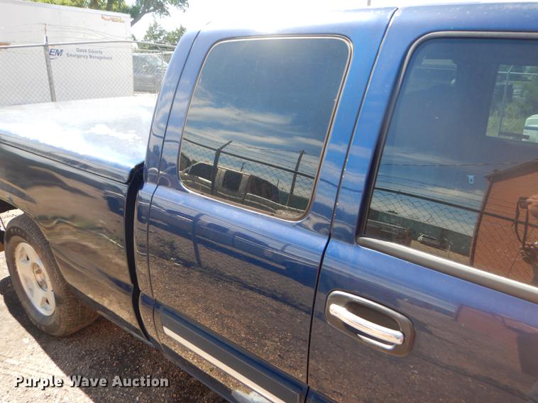 image for item FT9547 2004 Chevrolet Silverado 1500 Ext. Cab pickup truck