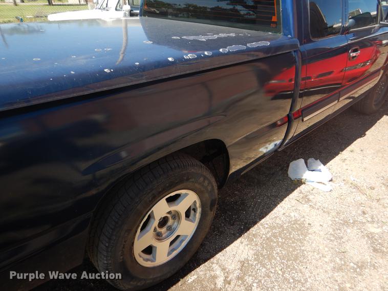 image for item FT9547 2004 Chevrolet Silverado 1500 Ext. Cab pickup truck