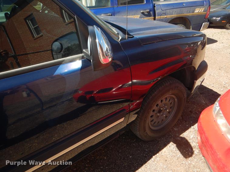 image for item FT9547 2004 Chevrolet Silverado 1500 Ext. Cab pickup truck