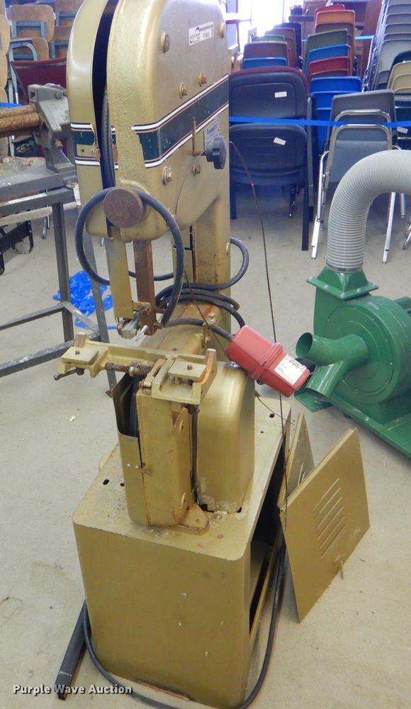 Powermatic 141 bandsaw in Dodge City, KS | Item FT9663 sold | Purple Wave