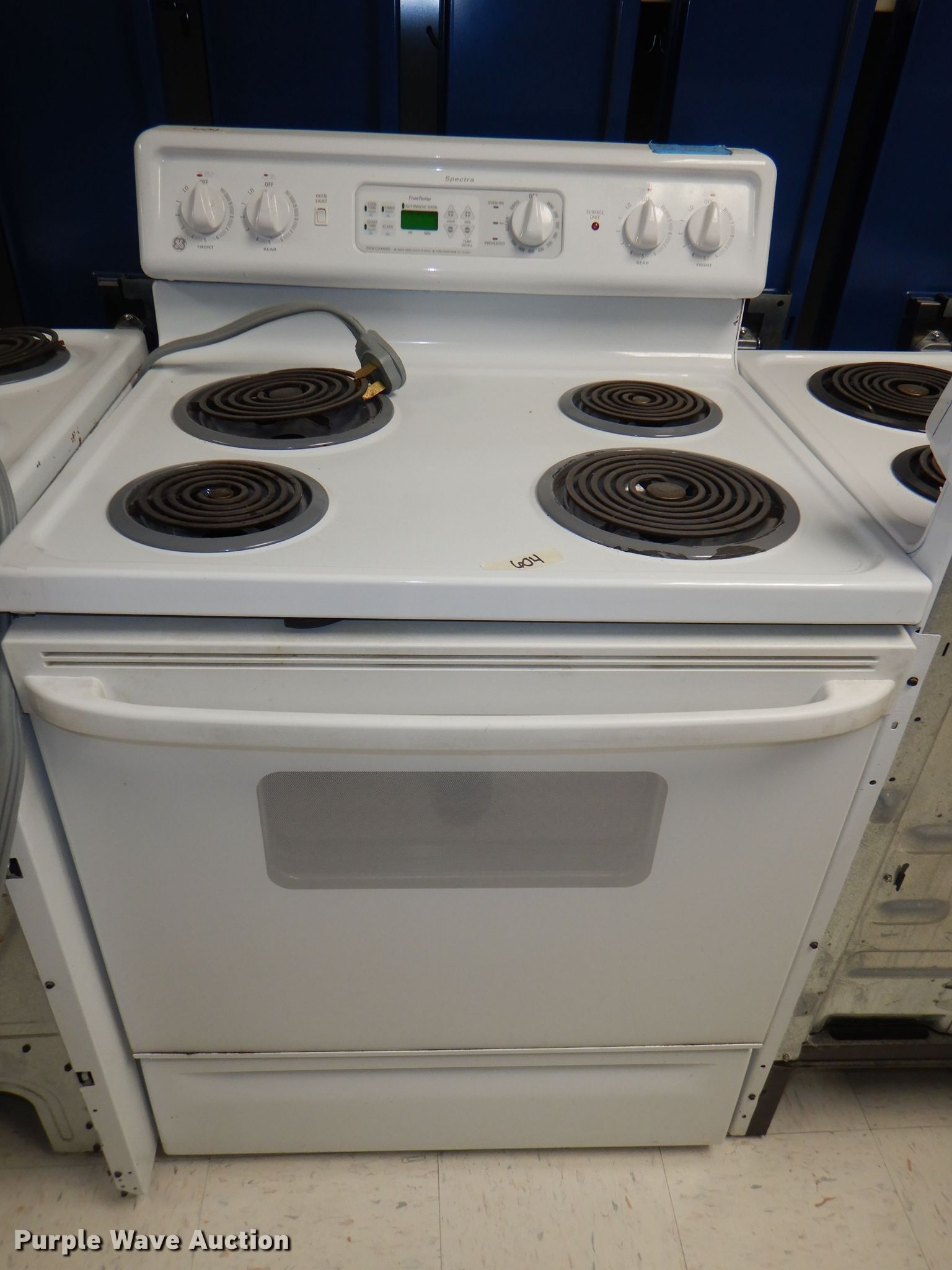 (2) Spectra electric stoves in Bonner Springs, KS Item FQ9940 sold