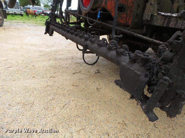 image for item CD9617 1984 International S1900 oil distributor truck