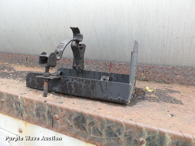 image for item CD9617 1984 International S1900 oil distributor truck